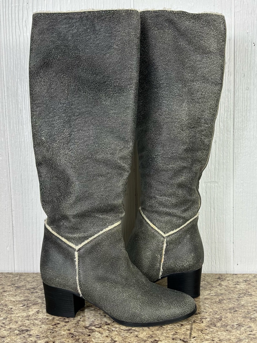 CHANEL Shearling Boots
Grey Distressed Leather 37.5 - Picture 2 of 15